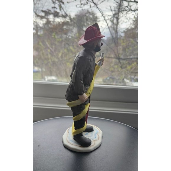 Vintage Emmett Kelly Jr. (EKJ) Porcelain Clown by Flambro: Fireman - Picture 4 of 5